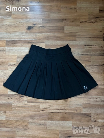 Плисирана черна пола, Bershka