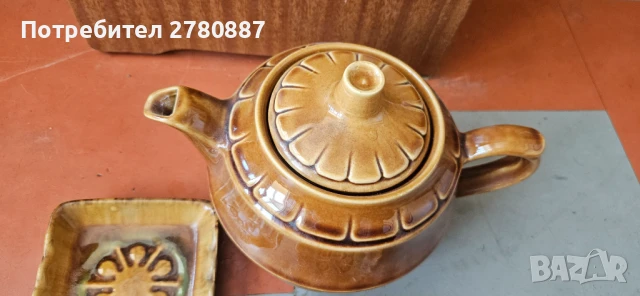 Ретро 70-те Кафяв чайник 1.5л + 2 чинийки за десерт, снимка 2 - Антикварни и старинни предмети - 51114963