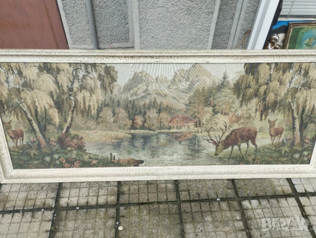 Стари ковьори в рамка и стъкло.