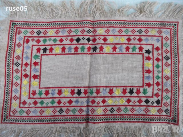 Каре ръчно бродирано - 1, снимка 2 - Други ценни предмети - 40039024