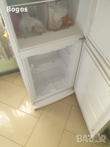 Хладилник с фризер , снимка 2 - Хладилници - 53531791