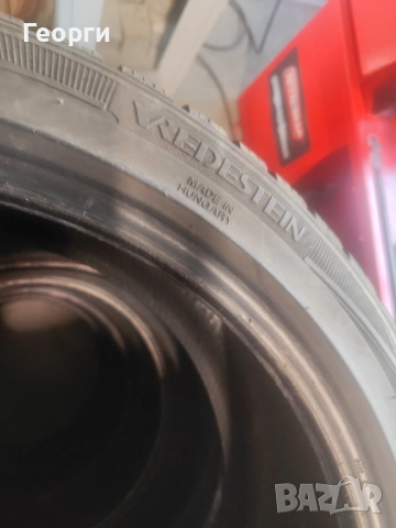 2бр.зимни гуми 235/40/19 Vredestein, снимка 4 - Гуми и джанти - 52934623