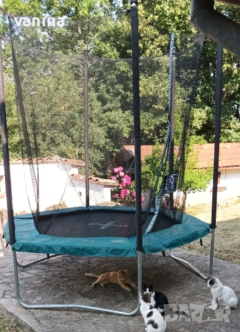 Батут 240 с предпазна мрежа, снимка 2 - Други стоки за дома - 53699415