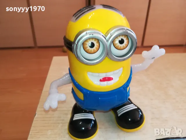 Танцуваща играчка-миньон на батерии-СВЕТИ СВИРИ ТАНЦУВА 1512241216
