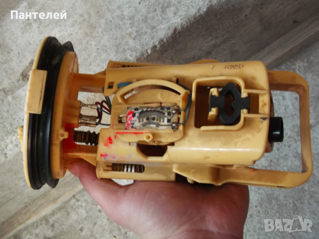 Помпа в резервоара за Бмв 330д , снимка 3 - Части - 36361146