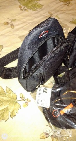 Чанти ,черни за през рамо с изход за жични слушалки, снимка 5 - Чанти - 44357287