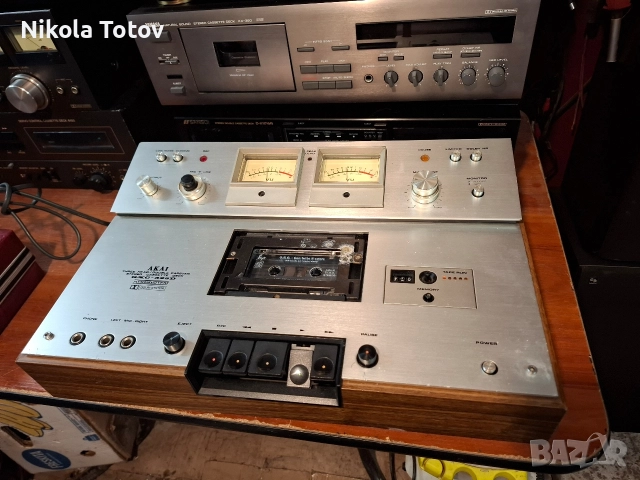 Продава се триглав дек Akai GXC-325D.