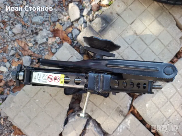 Ремонтен комплект крик+ ключ за Крайслер/Фиат и др. 