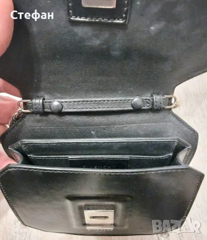 Оригинална Givenchy черна кожена чанта с верига и сребърна закопчалка – Made in Italy, снимка 10 - Чанти - 55768471