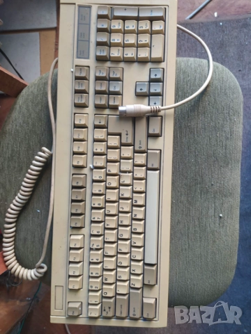 Клавиатура ХТ / АТ за ретро компютър 