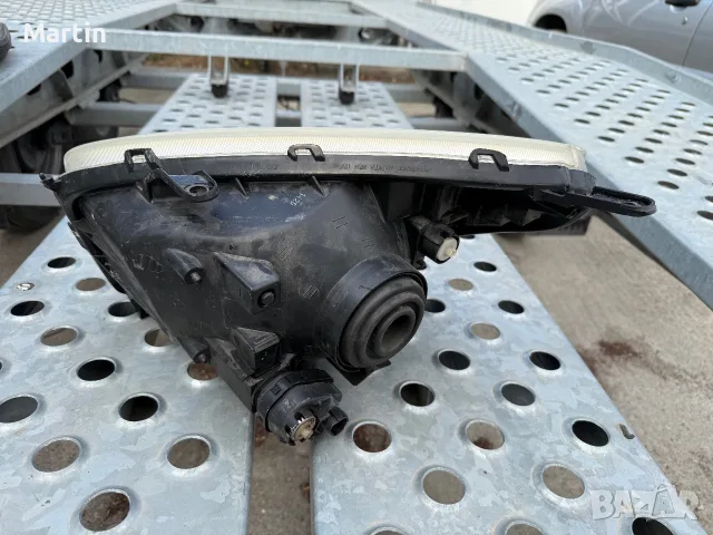 Десен оригинален фар за Toyota RAV4 2-ра генерация  , снимка 2 - Части - 56242314
