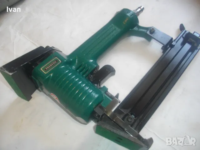 PREBENA НЕМСКИ ОРИГИНАЛЕН ПРОФЕСИОНАЛЕН ПНЕВМАТИЧЕН ТАКЕР ЗА ПИРОНИ ТИП J 32мм ОТЛИЧЕН ПОЧТИ НОВ