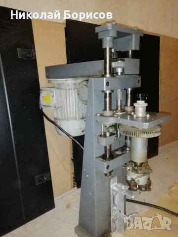 Продавам машина за завиване на" винтови капачки" за бутилки. , снимка 2 - Други машини и части - 52574688