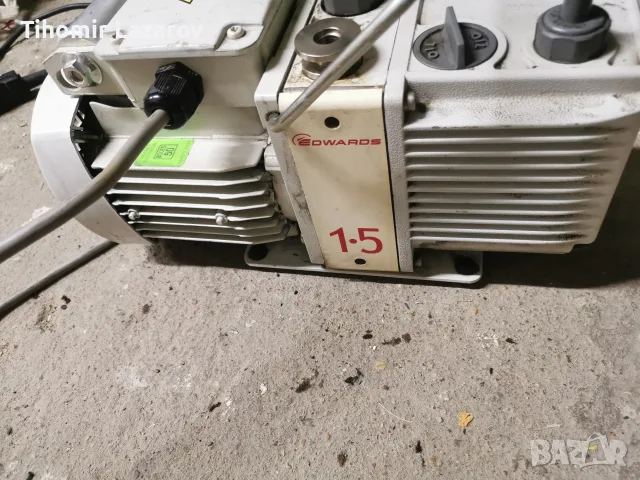 Двустъпална вакуум помпа Edwards E2M1.5 (11 кг) – За климатици и лаборатории 