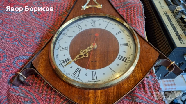 Ретро стенен часовник Маяк – кварцов, дървен корпус, 80‑те години, снимка 3 - Други - 53808296