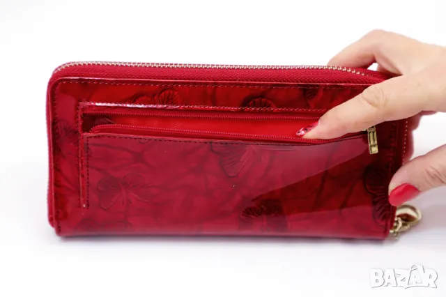 Красиво портмоне с релефни пеперуди., снимка 5 - Портфейли, портмонета - 36447060