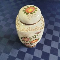 Японска порцеланова урна, снимка 3 - Други ценни предмети - 40302097