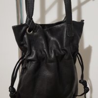 Черна чанта от естествена кожа. Италия., снимка 1 - Чанти - 41523042