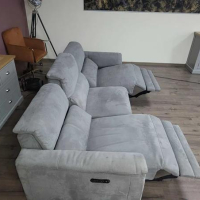 Сив диван от плат четворка с електрически релакс механизъм, снимка 7 - Дивани и мека мебел - 44701380