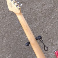 Китара Fender Stratocaster 2007 Squier , снимка 2 - Китари - 42130600