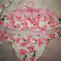 Бански костюми за момичета с розови цветя и къдрички размери  4,6,8,10,12 години, снимка 1 - Детско бельо и бански  - 40883810