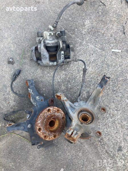 Renault clio 2015година 1.5dci главини и преден ляв спирачен апарат, снимка 1