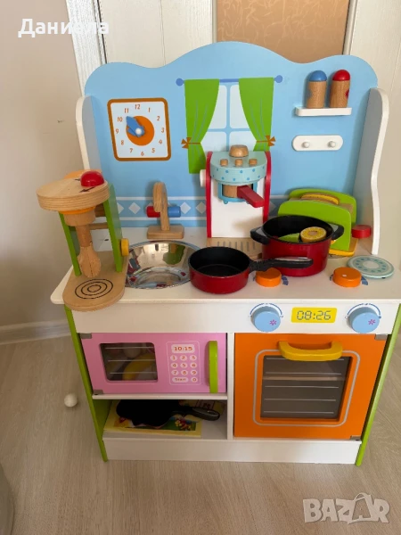Детска дървена кухня с аксесоари, снимка 1