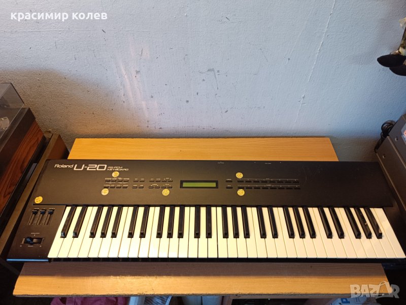 синтезатор "ROLLAND U-20", снимка 1