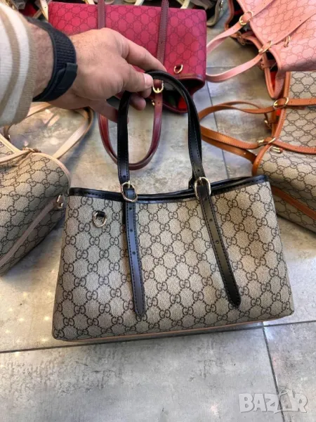 чанти GUCCİ GG EMBLEM SMALL TOTE BAG
↔️ 30 cm 🌹
↕️ 18см
, снимка 1
