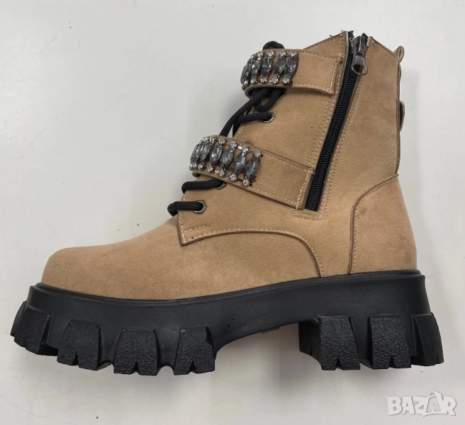 Дамски боти с камъни, снимка 1