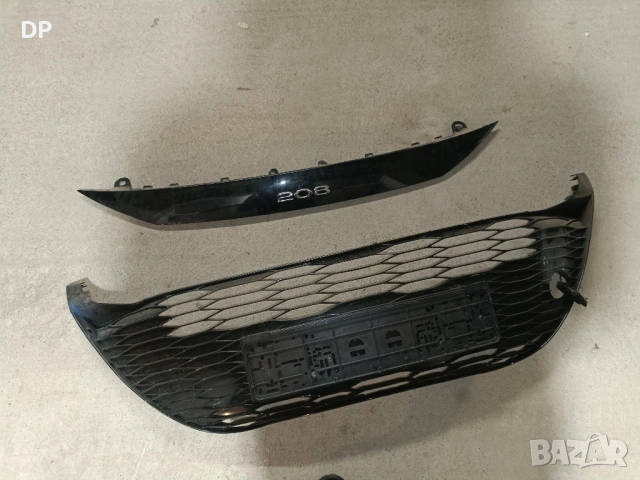 Решетка за броня Toyota Yaris III 2017+ 53102-OD140 53112-OD840