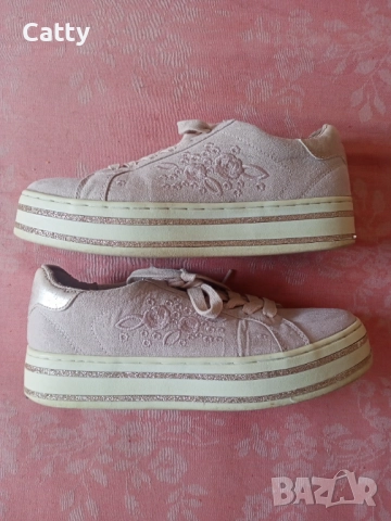 Дамски розови маратонки , снимка 2 - Маратонки - 52673120