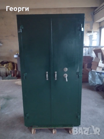 Метална каса, снимка 8 - Сейфове и каси - 53269559