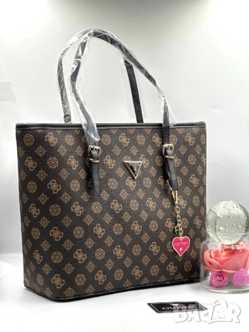 чанти guess 38х30см, снимка 12 - Чанти - 51442310