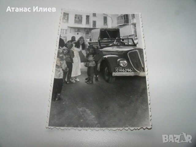 4 соц снимки Renault Viva Grand Sport и дядо Мраз, 1973г., снимка 7 - Други ценни предмети - 39467028