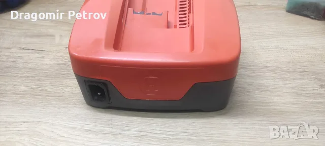Зарядно устройство Huskvarna QC-500, снимка 2 - Друга електроника - 56068633