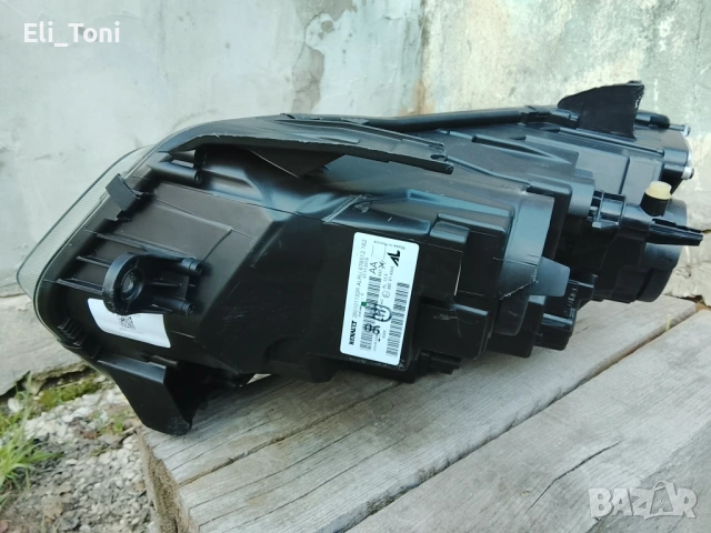 Десен фар за Dacia Duster  2017-2023г., снимка 4 - Части - 53789696