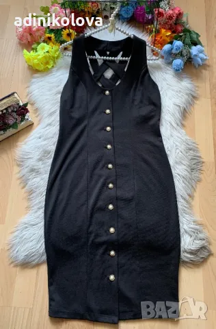 Черна елегантна рокля с копчета