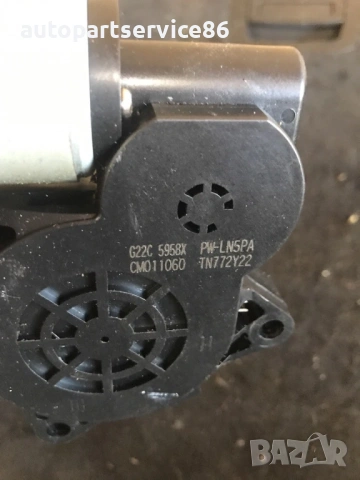 Заден десен мотор за стъкло на врата за Mazda 6 2.0 бензин (2004) G22C5958X, снимка 3 - Части - 53728613