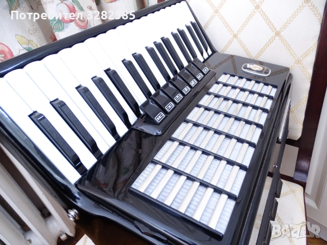 Акордеон Велтмайстер Стела 80 баса, снимка 3 - Акордеони - 53652735