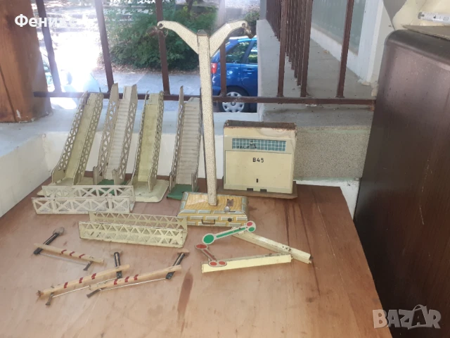 Лот метални части от влакче конструктор релси гара игра, снимка 9 - Антикварни и старинни предмети - 51344070