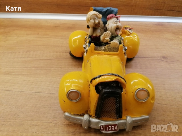 Карикатурна касичка за такси