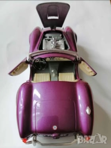 Колекционен мини модел на Ford Burago Cobra 427, снимка 2 - Колекции - 52679105