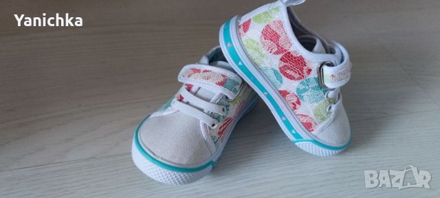 Нови бели текстилни обувки с дантела и цветя, размер 21