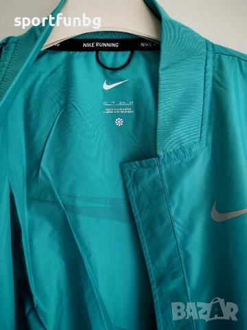 Дамско яке Nike Swoosh Run Jacket Womens, снимка 6 - Якета - 53870998