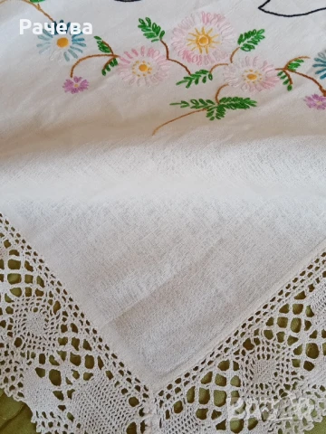 Ръчно бродирана покривка , снимка 2 - Покривки за маси - 50660104