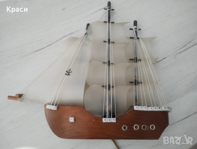 Стара нощна лампа Корабче