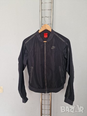 Страхотно дамско тънко  яке NIKE размер S , снимка 3 - Якета - 44176116