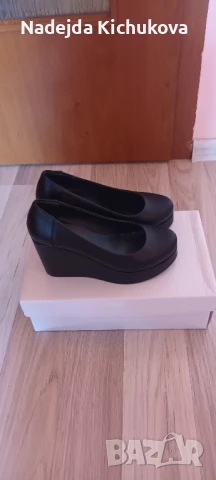 Дамски обувки на платформа.35 номер.Нови.Цена-30 лв.