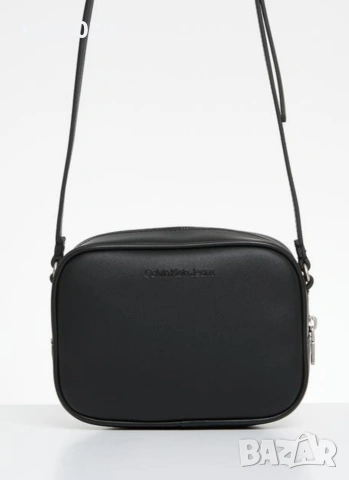 Оригинална чанта на Calvin Klein!, снимка 11 - Чанти - 53463978